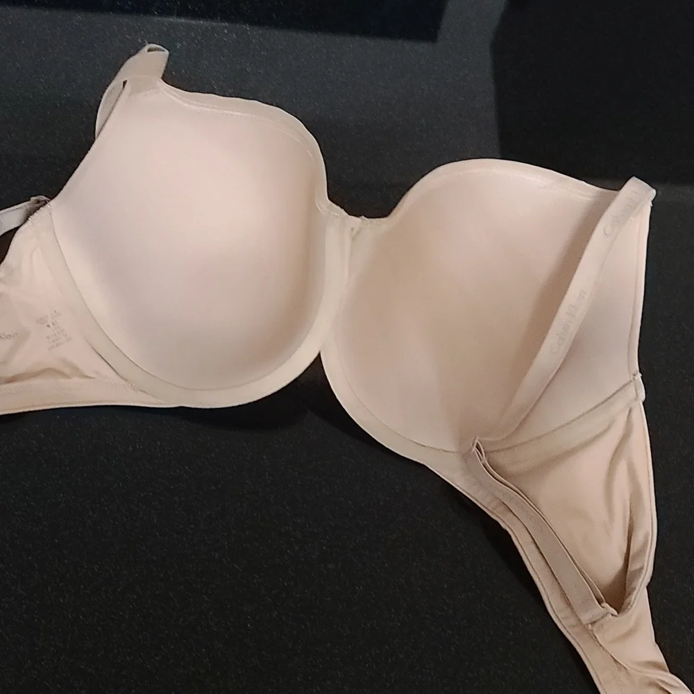 Calvin Klein Bra 34DD - Picture 4 of 4